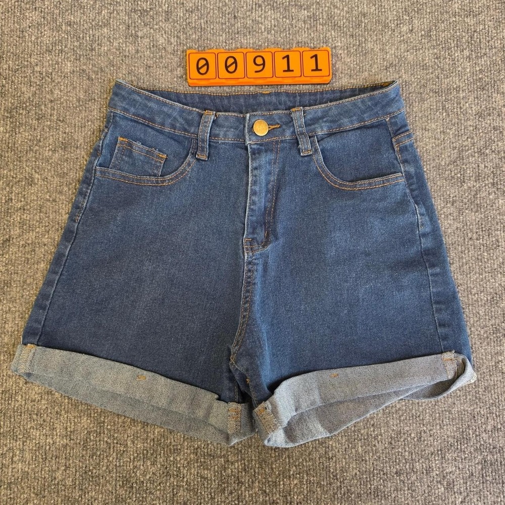 High-waisted blue stretch denim shorts with rolled hem Size Medium